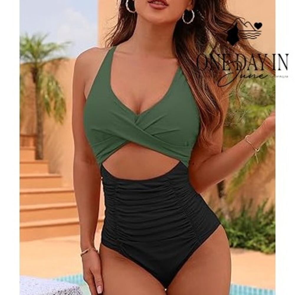 Blooming Jelly Twist Front Cut Out One Piece Swimsuit Size 3XL
